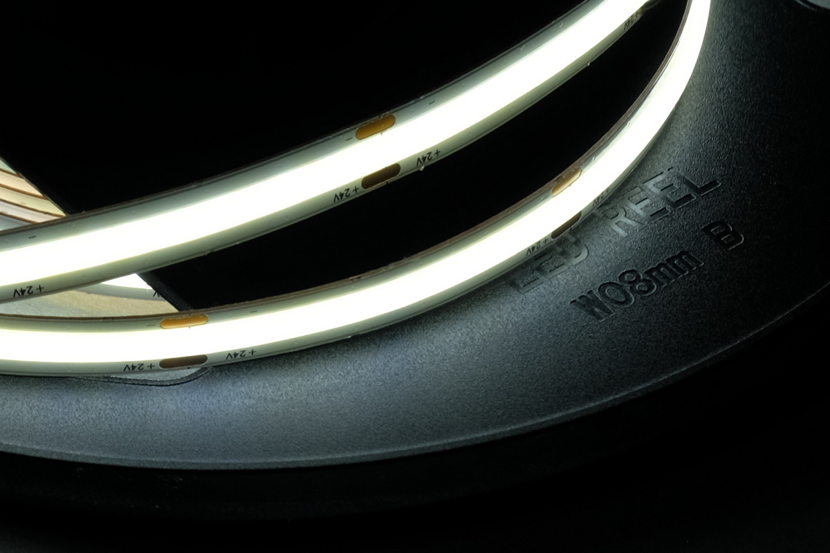 LK04-32-COB-LED-Streifen-nah LK04-32-COB-LED-Streifen-nah